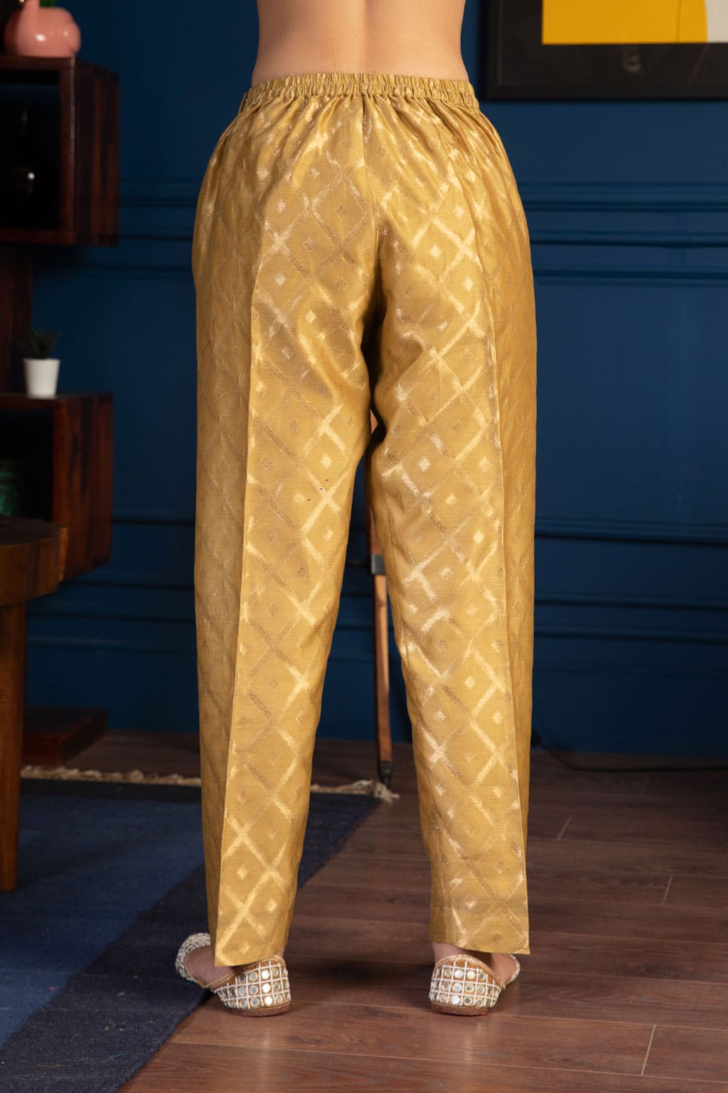 Women Solid Medium Gold Mid Rise Shiny Pants