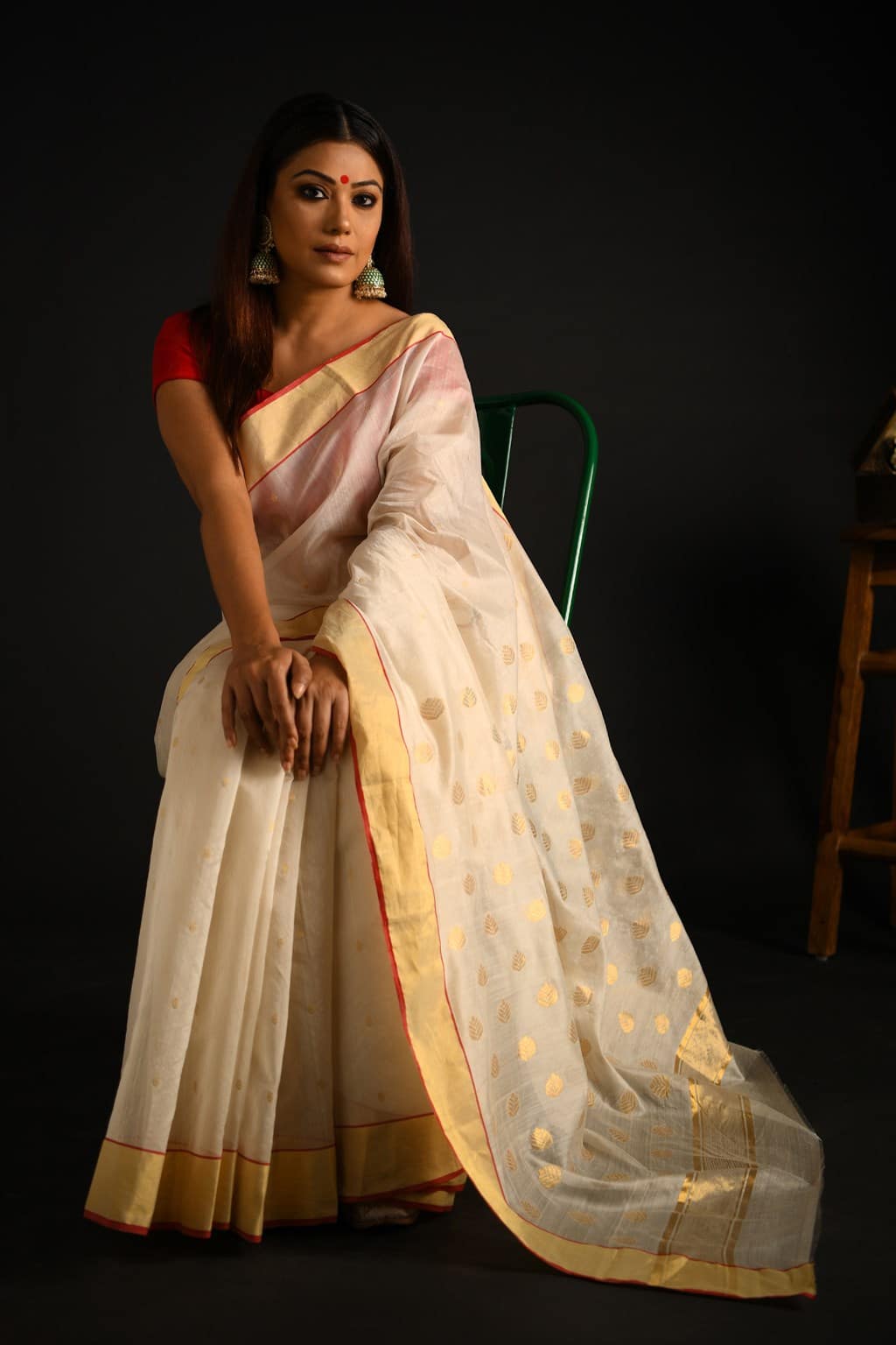 Off-White Chanderi Pure Katan Silk Cotton Saree With Gold Zari Border – Six  Yard Story