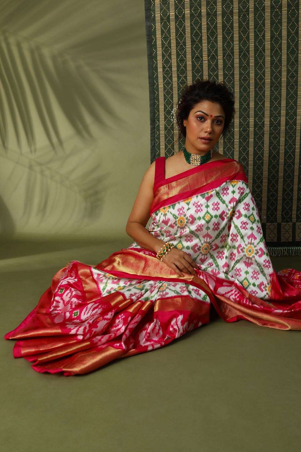 Off White-Pink Pure Silk Ikat Saree With Zari Border – Six Yard Story